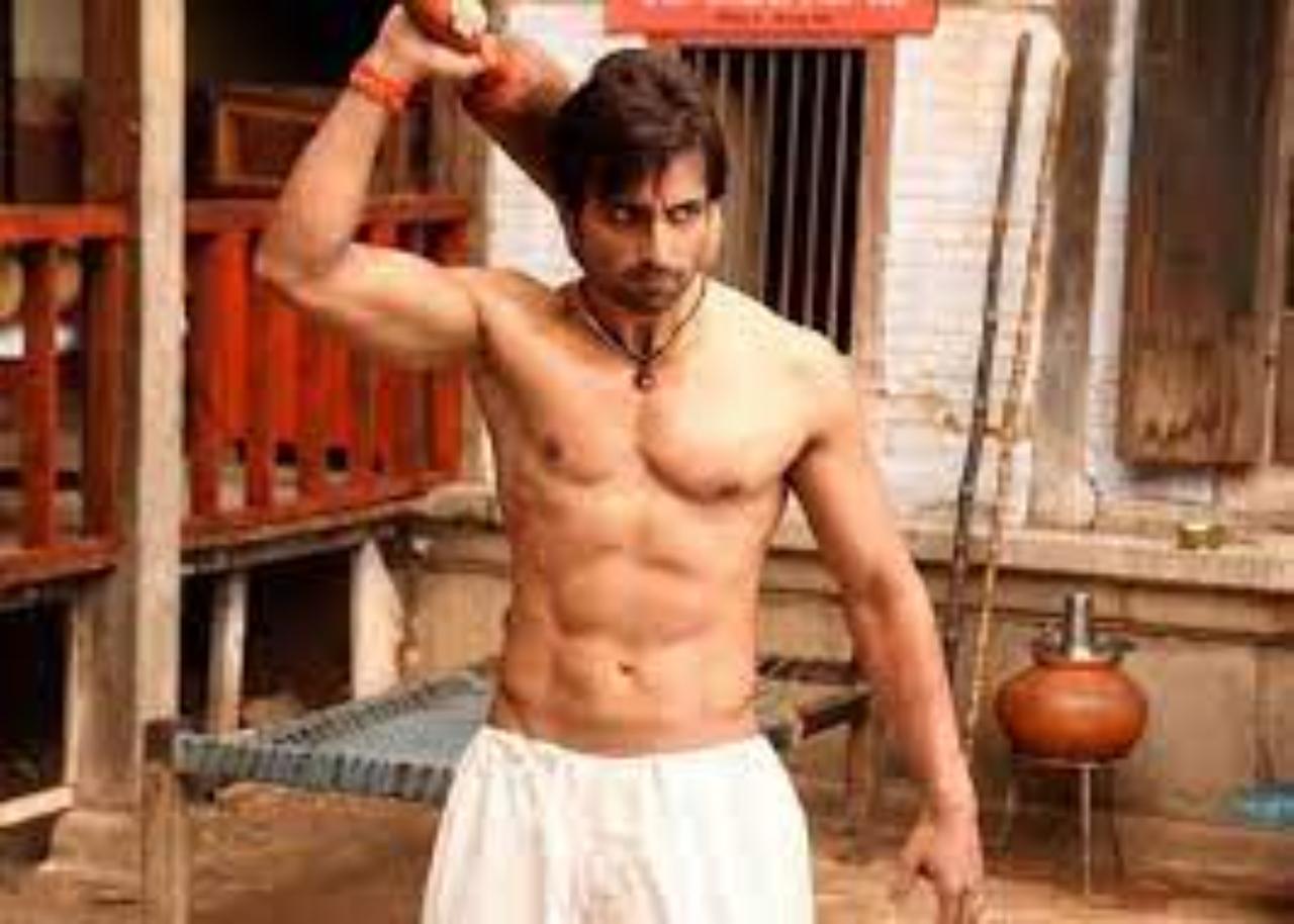 Sonu Sood-Dabangg: The actor played an antagonist in the film Dabangg, and his name was Chhedi Singh. His peculiar smile was the highlight of his performance. In addition, he was seen as the villain in R Rajkumar